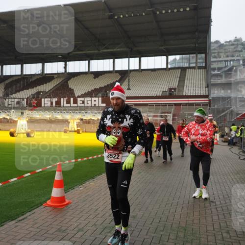 07.12.2025 - St. Pauli X-Mass-Run No. 15 Fabian Wolf http://msf.ph/oto/9365879 07.12.2025 10:17:18 Ziel 257, 268, 3229, 3522, 3874, 3987, 4114, 4339, 4764 meine-sportfotos.de