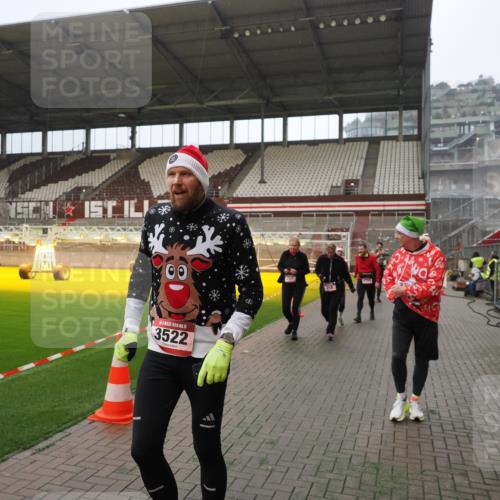 07.12.2025 - St. Pauli X-Mass-Run No. 15 Fabian Wolf http://msf.ph/oto/9365880 07.12.2025 10:17:19 Ziel 257, 268, 3229, 3522, 3874, 3987, 4114, 4339, 4764 meine-sportfotos.de