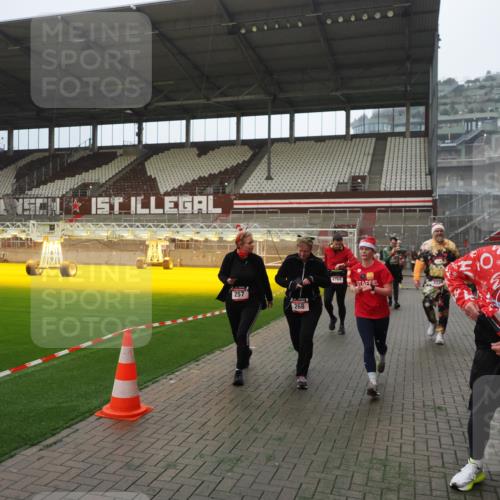07.12.2025 - St. Pauli X-Mass-Run No. 15 Fabian Wolf http://msf.ph/oto/9365882 07.12.2025 10:17:21 Ziel 257, 268, 2688, 3229, 3522, 3874, 4114, 4339, 4764 meine-sportfotos.de