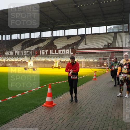 07.12.2025 - St. Pauli X-Mass-Run No. 15 Fabian Wolf http://msf.ph/oto/9365891 07.12.2025 10:17:25 Ziel 257, 268, 2688, 2725, 3522, 3874, 4114, 4339, 4764 meine-sportfotos.de