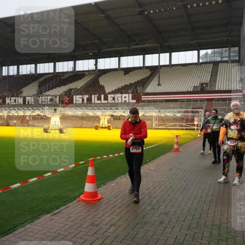 07.12.2025 - St. Pauli X-Mass-Run No. 15 Fabian Wolf http://msf.ph/oto/9365892 07.12.2025 10:17:25 Ziel 257, 268, 2688, 2725, 3522, 3874, 4114, 4339, 4764 meine-sportfotos.de