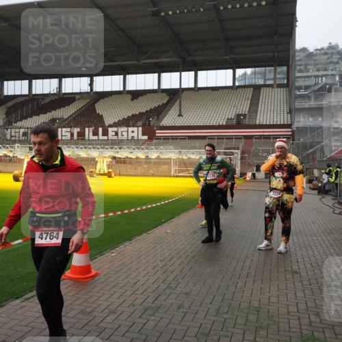 07.12.2025 - St. Pauli X-Mass-Run No. 15 Fabian Wolf http://msf.ph/oto/9365896 07.12.2025 10:17:27 Ziel 257, 268, 2688, 2725, 2952, 3874, 4114, 4339, 4764 meine-sportfotos.de
