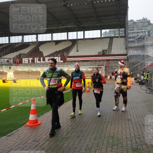 07.12.2025 - St. Pauli X-Mass-Run No. 15 Fabian Wolf http://msf.ph/oto/9365899 07.12.2025 10:17:29 Ziel 257, 268, 2688, 2725, 2952, 4114, 4339, 4764 meine-sportfotos.de