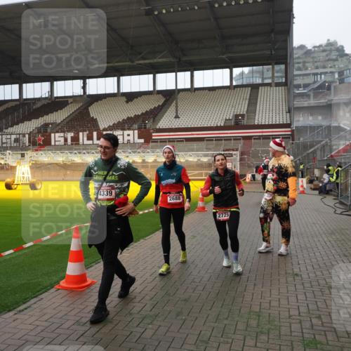 07.12.2025 - St. Pauli X-Mass-Run No. 15 Fabian Wolf http://msf.ph/oto/9365900 07.12.2025 10:17:30 Ziel 257, 268, 1161, 2688, 2725, 2952, 4114, 4127, 4339, 4764 meine-sportfotos.de