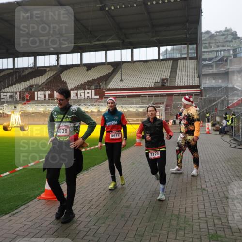 07.12.2025 - St. Pauli X-Mass-Run No. 15 Fabian Wolf http://msf.ph/oto/9365901 07.12.2025 10:17:30 Ziel 257, 268, 1161, 2688, 2725, 2952, 4114, 4127, 4339, 4764 meine-sportfotos.de