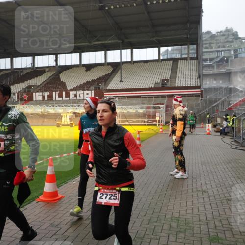 07.12.2025 - St. Pauli X-Mass-Run No. 15 Fabian Wolf http://msf.ph/oto/9365905 07.12.2025 10:17:31 Ziel 257, 268, 1161, 1162, 2688, 2725, 2952, 4114, 4127, 4339, 4764 meine-sportfotos.de
