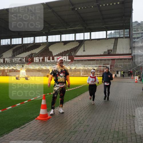 07.12.2025 - St. Pauli X-Mass-Run No. 15 Fabian Wolf http://msf.ph/oto/9365917 07.12.2025 10:17:37 Ziel 1161, 1162, 2688, 2725, 2952, 4127, 4339 meine-sportfotos.de