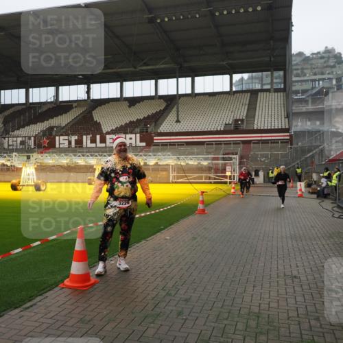 07.12.2025 - St. Pauli X-Mass-Run No. 15 Fabian Wolf http://msf.ph/oto/9365943 07.12.2025 10:17:43 Ziel 1161, 1162, 1963, 2663, 2725, 2952, 3804, 4127 meine-sportfotos.de