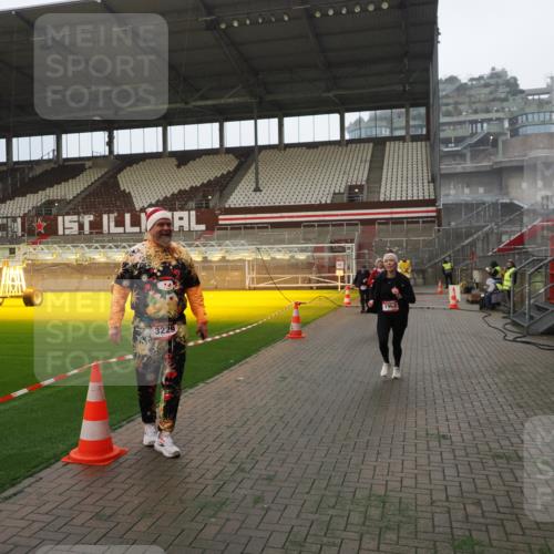 07.12.2025 - St. Pauli X-Mass-Run No. 15 Fabian Wolf http://msf.ph/oto/9365949 07.12.2025 10:17:45 Ziel 1161, 1162, 1963, 2663, 2952, 3804, 4127, 4227 meine-sportfotos.de