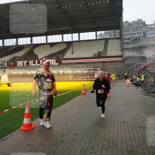 07.12.2025 - St. Pauli X-Mass-Run No. 15 Fabian Wolf http://msf.ph/oto/9365952 07.12.2025 10:17:45 Ziel 1161, 1162, 1963, 2663, 2952, 3804, 4127, 4227 meine-sportfotos.de