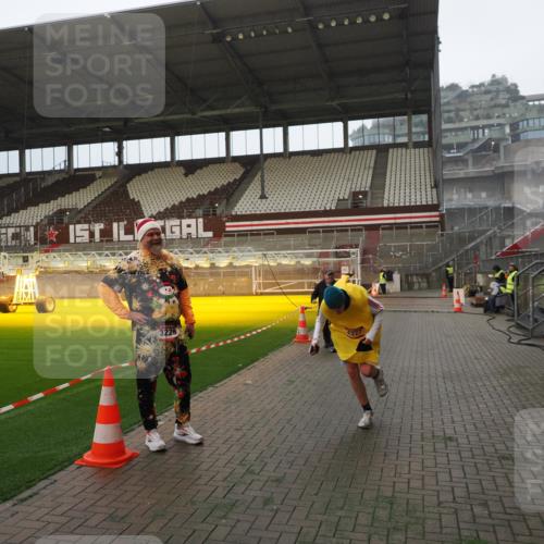 07.12.2025 - St. Pauli X-Mass-Run No. 15 Fabian Wolf http://msf.ph/oto/9365967 07.12.2025 10:17:50 Ziel 1161, 1162, 1963, 2663, 3804, 4127, 4227 meine-sportfotos.de