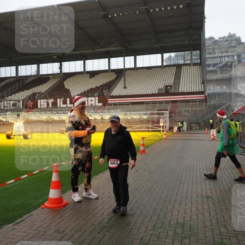 07.12.2025 - St. Pauli X-Mass-Run No. 15 Fabian Wolf http://msf.ph/oto/9365977 07.12.2025 10:17:55 Ziel 1963, 2663, 3804, 4227 meine-sportfotos.de
