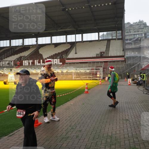 07.12.2025 - St. Pauli X-Mass-Run No. 15 Fabian Wolf http://msf.ph/oto/9365982 07.12.2025 10:17:56 Ziel 1963, 2663, 3804, 4227 meine-sportfotos.de
