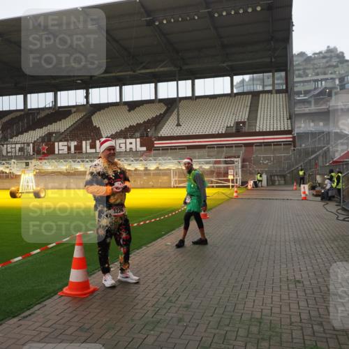 07.12.2025 - St. Pauli X-Mass-Run No. 15 Fabian Wolf http://msf.ph/oto/9365985 07.12.2025 10:17:58 Ziel 1963, 2663, 3804, 4227 meine-sportfotos.de