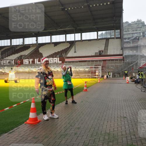 07.12.2025 - St. Pauli X-Mass-Run No. 15 Fabian Wolf http://msf.ph/oto/9365996 07.12.2025 10:18:01 Ziel 2663, 3804, 4227 meine-sportfotos.de