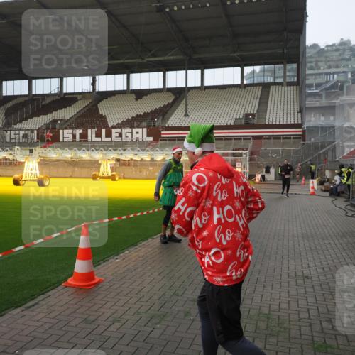 07.12.2025 - St. Pauli X-Mass-Run No. 15 Fabian Wolf http://msf.ph/oto/9366004 07.12.2025 10:18:13 Ziel 3606, 3608 meine-sportfotos.de