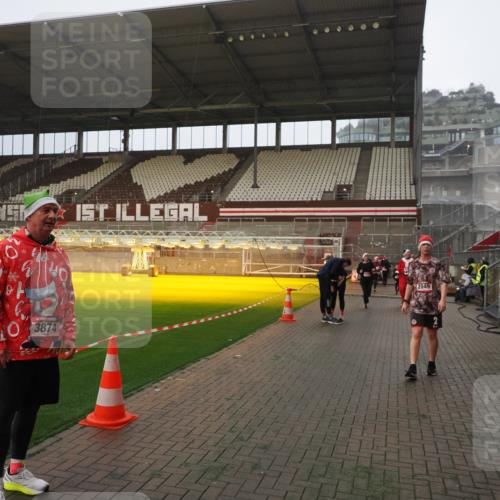 07.12.2025 - St. Pauli X-Mass-Run No. 15 Fabian Wolf http://msf.ph/oto/9366010 07.12.2025 10:18:26 Ziel 264, 269, 2049, 3520, 3606, 3608, 4540 meine-sportfotos.de