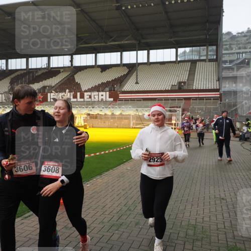 07.12.2025 - St. Pauli X-Mass-Run No. 15 Fabian Wolf http://msf.ph/oto/9366069 07.12.2025 10:18:41 Ziel 243, 264, 269, 721, 1034, 1607, 1671, 2631, 2925, 3520, 3862, 4521, 4522, 4524, 4540, 4547 meine-sportfotos.de