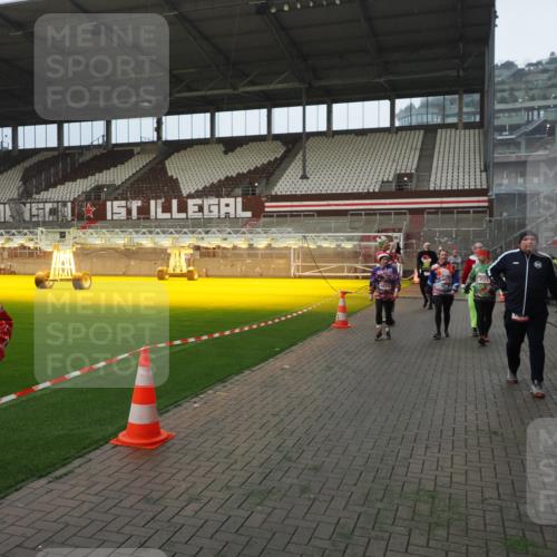 07.12.2025 - St. Pauli X-Mass-Run No. 15 Fabian Wolf http://msf.ph/oto/9366076 07.12.2025 10:18:43 Ziel 243, 264, 269, 721, 1034, 1607, 1671, 2152, 2631, 2925, 3520, 3862, 4521, 4522, 4524, 4547 meine-sportfotos.de