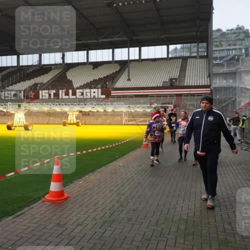 07.12.2025 - St. Pauli X-Mass-Run No. 15 Fabian Wolf http://msf.ph/oto/9366083 07.12.2025 10:18:45 Ziel 243, 264, 269, 721, 1034, 1607, 1671, 2152, 2631, 2925, 3862, 4521, 4522, 4524, 4547 meine-sportfotos.de