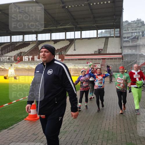 07.12.2025 - St. Pauli X-Mass-Run No. 15 Fabian Wolf http://msf.ph/oto/9366093 07.12.2025 10:18:47 Ziel 243, 721, 1034, 1607, 1671, 2152, 2631, 2925, 3862, 4521, 4522, 4524, 4547 meine-sportfotos.de