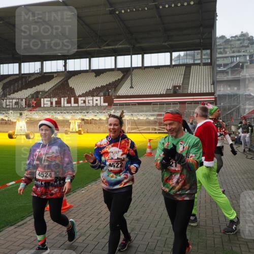 07.12.2025 - St. Pauli X-Mass-Run No. 15 Fabian Wolf http://msf.ph/oto/9366104 07.12.2025 10:18:49 Ziel 721, 1034, 1607, 1671, 2152, 2631, 2925, 3862, 4521, 4522, 4524, 4547 meine-sportfotos.de