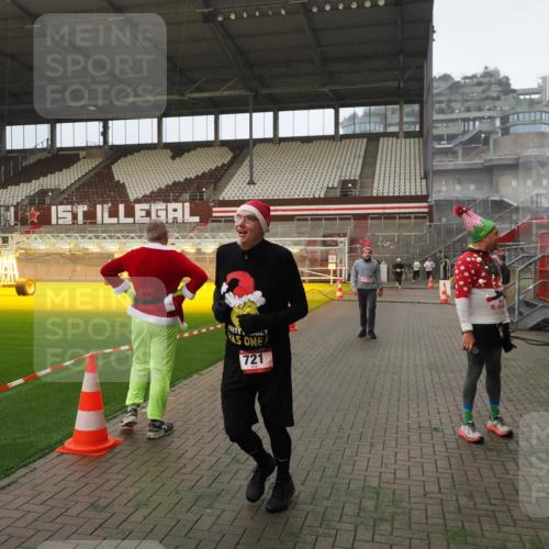 07.12.2025 - St. Pauli X-Mass-Run No. 15 Fabian Wolf http://msf.ph/oto/9366115 07.12.2025 10:18:52 Ziel 721, 1034, 2152, 2925, 3862, 4521, 4522, 4524, 4547 meine-sportfotos.de