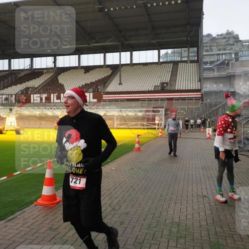 07.12.2025 - St. Pauli X-Mass-Run No. 15 Fabian Wolf http://msf.ph/oto/9366117 07.12.2025 10:18:52 Ziel 721, 1034, 2152, 2925, 3862, 4521, 4522, 4524, 4547 meine-sportfotos.de