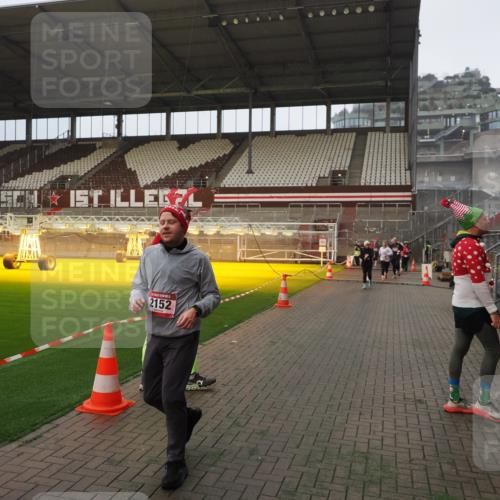 07.12.2025 - St. Pauli X-Mass-Run No. 15 Fabian Wolf http://msf.ph/oto/9366125 07.12.2025 10:18:57 Ziel 721, 1034, 2152, 3862, 3975, 3976, 4331, 4498, 4521, 4522, 4547 meine-sportfotos.de
