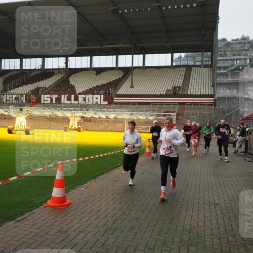 07.12.2025 - St. Pauli X-Mass-Run No. 15 Fabian Wolf http://msf.ph/oto/9366130 07.12.2025 10:19:02 Ziel 2152, 3455, 3724, 3975, 3976, 4330, 4331, 4436, 4437, 4438, 4473, 4475, 4498 meine-sportfotos.de