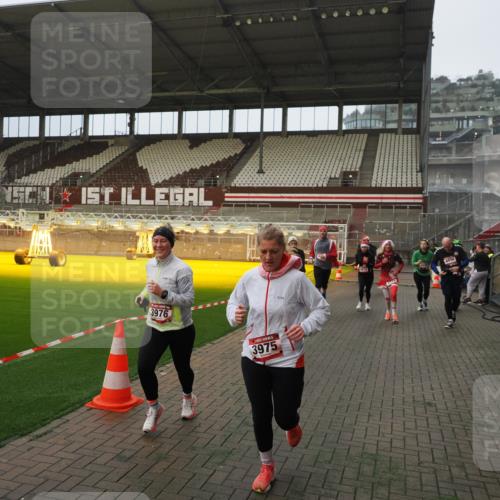 07.12.2025 - St. Pauli X-Mass-Run No. 15 Fabian Wolf http://msf.ph/oto/9366134 07.12.2025 10:19:03 Ziel 2152, 3455, 3724, 3975, 3976, 4330, 4331, 4436, 4437, 4438, 4473, 4475, 4498 meine-sportfotos.de