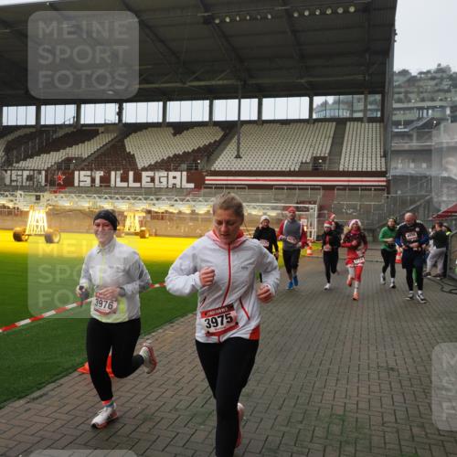 07.12.2025 - St. Pauli X-Mass-Run No. 15 Fabian Wolf http://msf.ph/oto/9366135 07.12.2025 10:19:03 Ziel 2152, 3455, 3724, 3975, 3976, 4330, 4331, 4436, 4437, 4438, 4473, 4475, 4498 meine-sportfotos.de