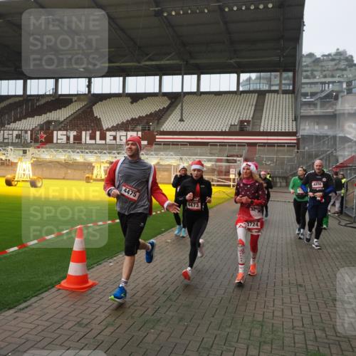 07.12.2025 - St. Pauli X-Mass-Run No. 15 Fabian Wolf http://msf.ph/oto/9366138 07.12.2025 10:19:05 Ziel 3455, 3724, 3975, 3976, 4330, 4331, 4436, 4437, 4438, 4473, 4475, 4498 meine-sportfotos.de