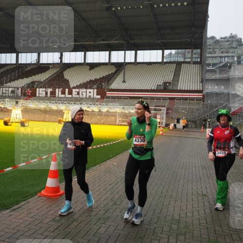 07.12.2025 - St. Pauli X-Mass-Run No. 15 Fabian Wolf http://msf.ph/oto/9366160 07.12.2025 10:19:10 Ziel 3455, 3724, 3975, 3976, 4330, 4331, 4436, 4437, 4438, 4473, 4475, 4498 meine-sportfotos.de