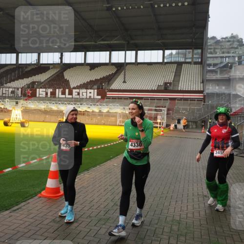 07.12.2025 - St. Pauli X-Mass-Run No. 15 Fabian Wolf http://msf.ph/oto/9366161 07.12.2025 10:19:11 Ziel 3455, 3724, 3975, 3976, 4330, 4331, 4436, 4437, 4438, 4473, 4475, 4498 meine-sportfotos.de