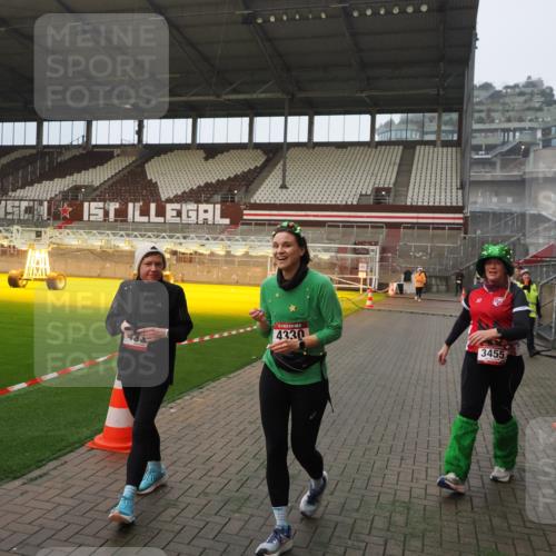 07.12.2025 - St. Pauli X-Mass-Run No. 15 Fabian Wolf http://msf.ph/oto/9366162 07.12.2025 10:19:11 Ziel 3455, 3724, 3975, 3976, 4330, 4331, 4436, 4437, 4438, 4473, 4475, 4498 meine-sportfotos.de