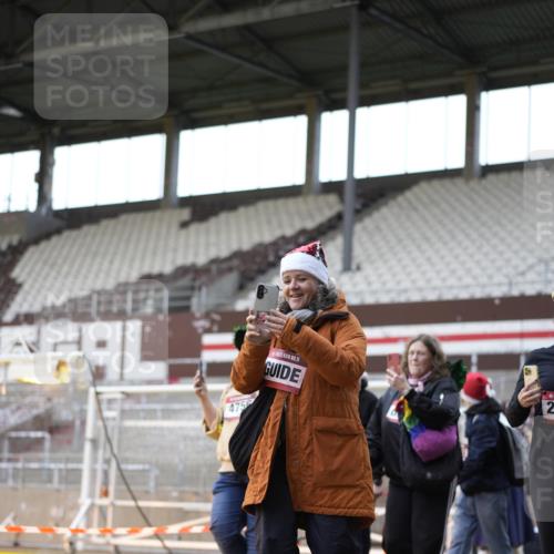07.12.2025 - St. Pauli X-Mass-Run No. 15 Patografie http://msf.ph/oto/9366176 07.12.2025 10:50:20 Ziel 2250, 2460, 2582, 2583, 2584, 3287, 3291, 4075, 4110, 4111, 4756, 4757, 4759 meine-sportfotos.de