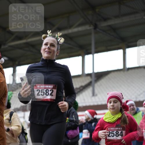 07.12.2025 - St. Pauli X-Mass-Run No. 15 Patografie http://msf.ph/oto/9366184 07.12.2025 10:50:21 Ziel 2250, 2460, 2582, 2583, 2584, 3287, 3291, 4075, 4110, 4111, 4756, 4757, 4759 meine-sportfotos.de