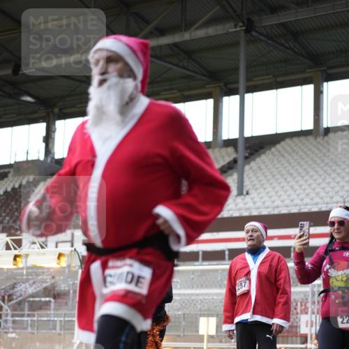 07.12.2025 - St. Pauli X-Mass-Run No. 15 Patografie http://msf.ph/oto/9366195 07.12.2025 10:50:25 Ziel 2250, 2460, 2582, 2583, 2584, 3287, 3291, 3368, 4075, 4110, 4111, 4756, 4757, 4759 meine-sportfotos.de