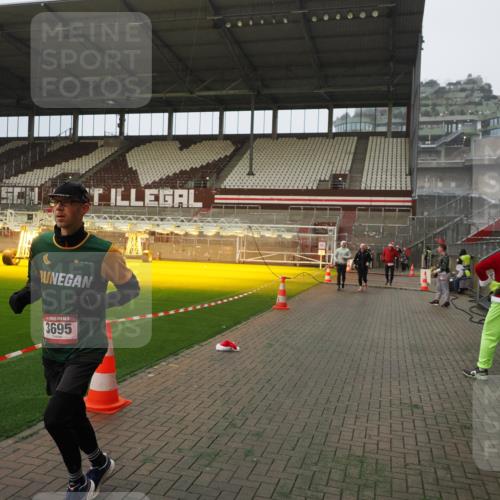 07.12.2025 - St. Pauli X-Mass-Run No. 15 Fabian Wolf http://msf.ph/oto/9366214 07.12.2025 10:19:24 Ziel 3011, 3013, 3695, 4038, 4115, 4466 meine-sportfotos.de