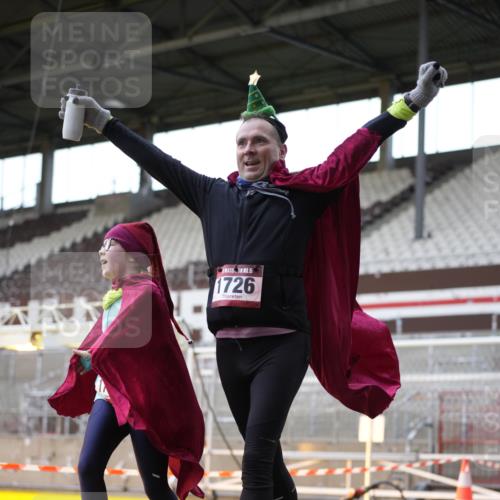 07.12.2025 - St. Pauli X-Mass-Run No. 15 Patografie http://msf.ph/oto/9366215 07.12.2025 10:50:34 Ziel 1726, 1729, 1730, 2250, 2460, 2582, 2583, 2584, 3287, 3291, 3368, 4075, 4756, 4757, 4759 meine-sportfotos.de