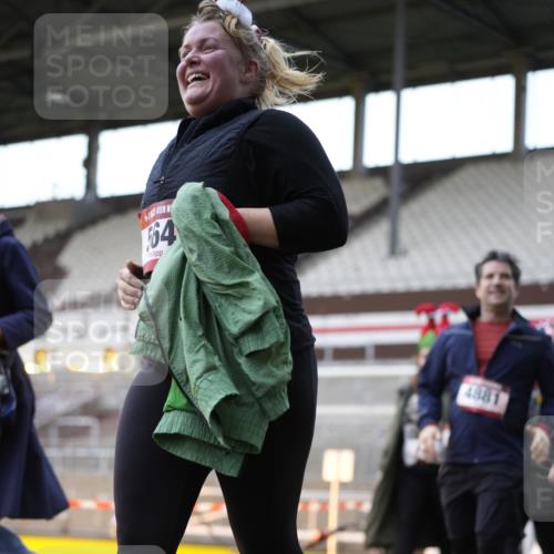 07.12.2025 - St. Pauli X-Mass-Run No. 15 Patografie http://msf.ph/oto/9366226 07.12.2025 10:50:42 Ziel 381, 564, 1726, 1729, 1730, 2737, 2738, 2763, 3368, 4535, 4537, 4760, 4881 meine-sportfotos.de