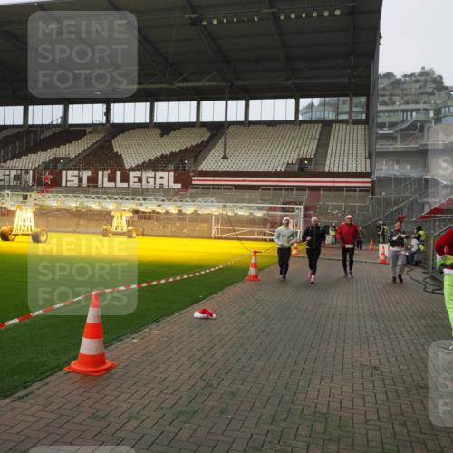 07.12.2025 - St. Pauli X-Mass-Run No. 15 Fabian Wolf http://msf.ph/oto/9366229 07.12.2025 10:19:27 Ziel 2750, 3011, 3013, 3695, 4038, 4115, 4466 meine-sportfotos.de