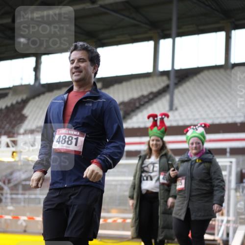 07.12.2025 - St. Pauli X-Mass-Run No. 15 Patografie http://msf.ph/oto/9366231 07.12.2025 10:50:43 Ziel 381, 564, 1726, 1729, 1730, 2737, 2738, 2763, 3368, 4535, 4537, 4760, 4881 meine-sportfotos.de