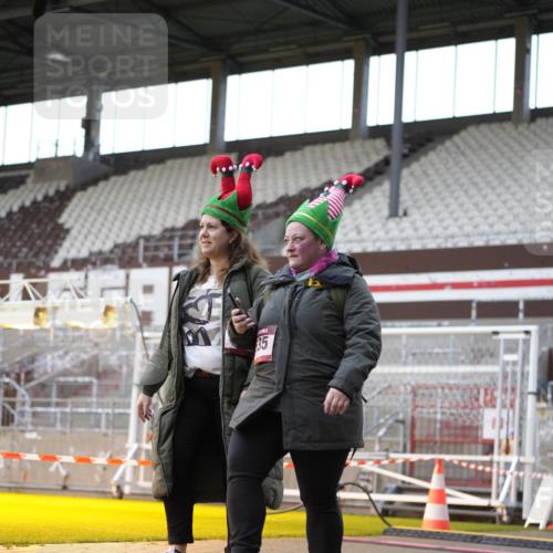 07.12.2025 - St. Pauli X-Mass-Run No. 15 Patografie http://msf.ph/oto/9366239 07.12.2025 10:50:44 Ziel 381, 564, 1726, 1729, 1730, 2737, 2738, 2763, 3368, 4535, 4537, 4760, 4881 meine-sportfotos.de