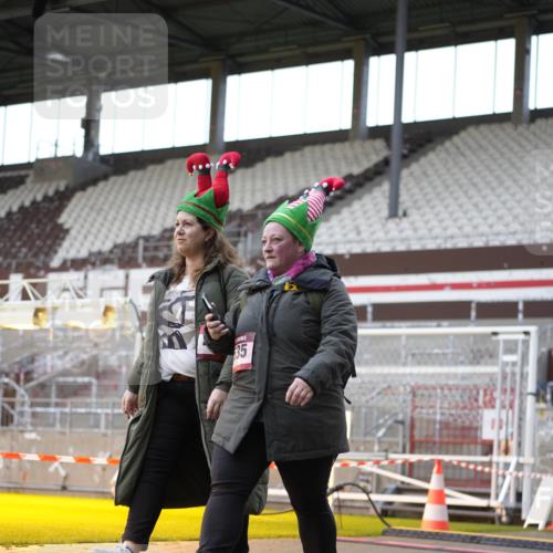 07.12.2025 - St. Pauli X-Mass-Run No. 15 Patografie http://msf.ph/oto/9366240 07.12.2025 10:50:44 Ziel 381, 564, 1726, 1729, 1730, 2737, 2738, 2763, 3368, 4535, 4537, 4760, 4881 meine-sportfotos.de