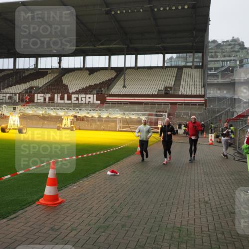 07.12.2025 - St. Pauli X-Mass-Run No. 15 Fabian Wolf http://msf.ph/oto/9366243 07.12.2025 10:19:28 Ziel 2750, 3011, 3013, 3695, 4038, 4115, 4466 meine-sportfotos.de