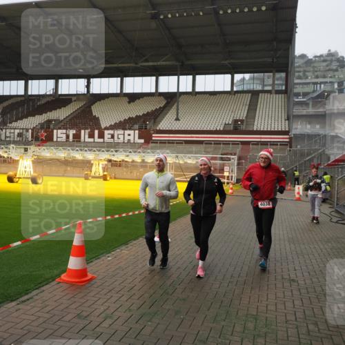 07.12.2025 - St. Pauli X-Mass-Run No. 15 Fabian Wolf http://msf.ph/oto/9366262 07.12.2025 10:19:30 Ziel 658, 2750, 3011, 3013, 3695, 4038, 4115, 4466 meine-sportfotos.de