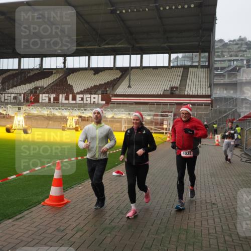 07.12.2025 - St. Pauli X-Mass-Run No. 15 Fabian Wolf http://msf.ph/oto/9366266 07.12.2025 10:19:30 Ziel 658, 2750, 3011, 3013, 3695, 4038, 4115, 4466 meine-sportfotos.de
