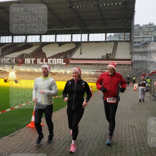 07.12.2025 - St. Pauli X-Mass-Run No. 15 Fabian Wolf http://msf.ph/oto/9366270 07.12.2025 10:19:31 Ziel 658, 661, 2750, 3011, 3013, 3695, 4038, 4115, 4466 meine-sportfotos.de